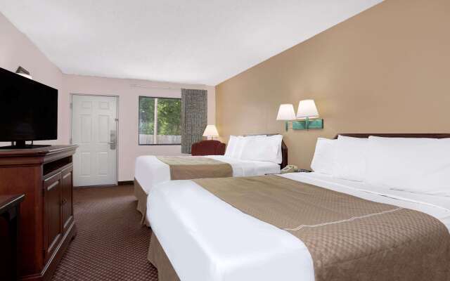 Days Inn by Wyndham Macon I-475