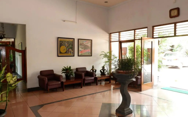 OYO 517 Hotel Arjuna Lawang