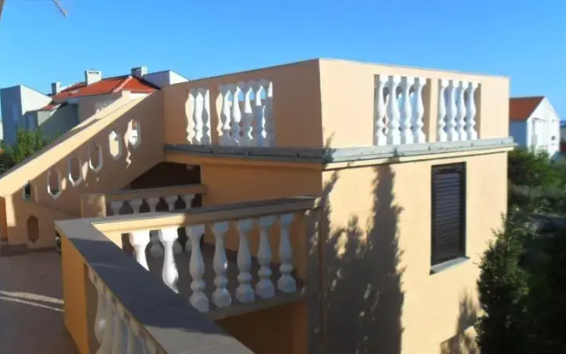 Apartments Dora