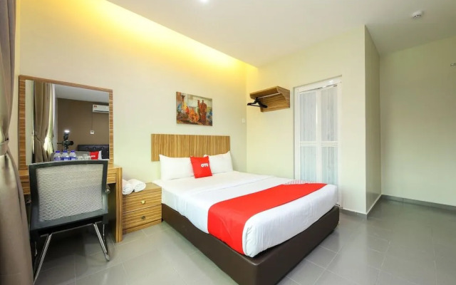 OYO 89839 Riaz Hotel