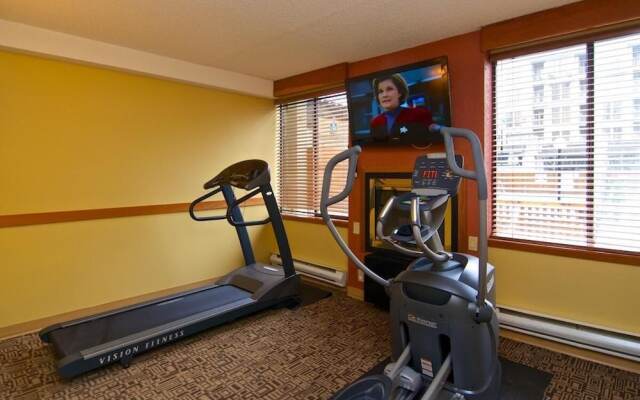 Mountain Side Hotel Whistler by Executive