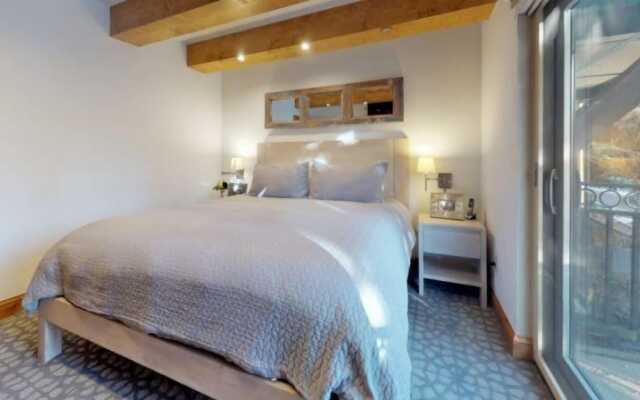 Landmark Condos 2 Bedroom in Lionshead Village