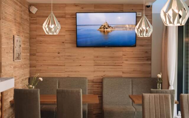Merepargi ApartHotel & Cafe