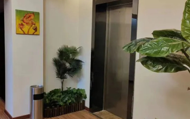 Luoping Golden Valley Taijia SPA Hotel