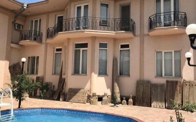 Zarina Hotel
