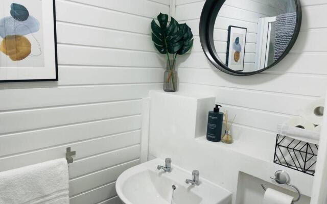 Avril Apartments by CityNest1