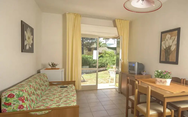 Scenic Holiday Home in Giannella near Beach