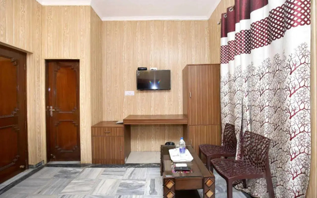Oyo Flagship 808230 Komfort Villa