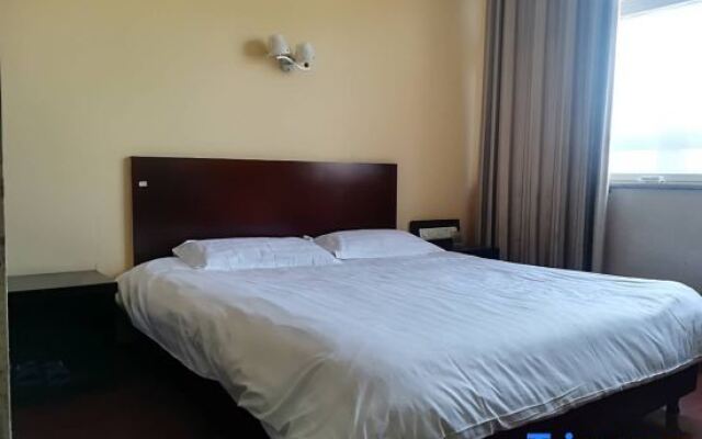 Yanggu Carnival Hotel