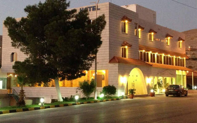 Al Anbat Hotel & Restaurant