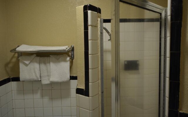 Regency Inn - Lexington