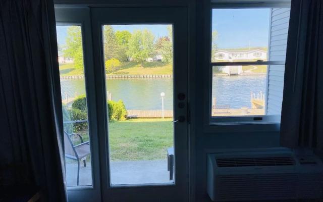 Fleetwood Inn & Suites