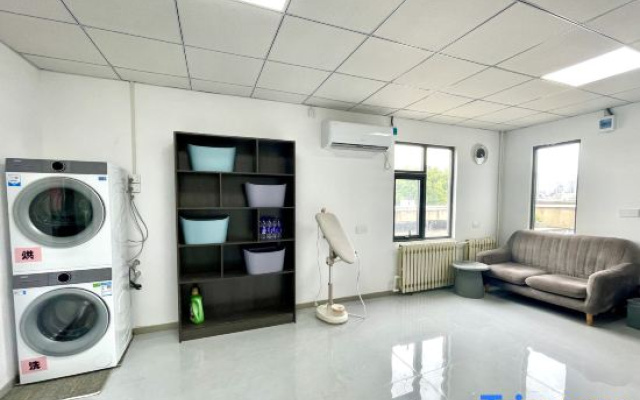 Zhengzhou University Institute of Technology Hotel