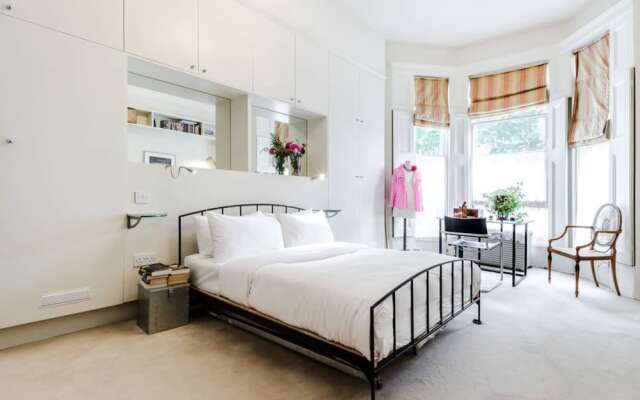 Entire Home: Chic & Cheery 1bed in Shepherd'S Bush