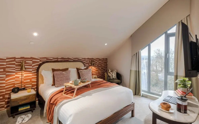 Waterside Living I Luxe Apartments