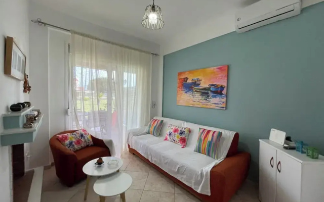 Cozy Dora's Beach House Offers Panoramic Views of Sea!