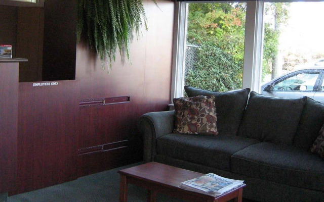 Super 8 by Wyndham Courtenay