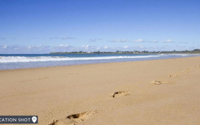 Dolphin Breeze - fully fenced and pet friendly