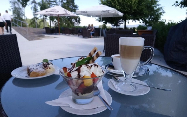 Lazensky Hotel Pyramida I