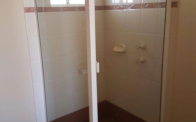 Emerald Explorers Inn