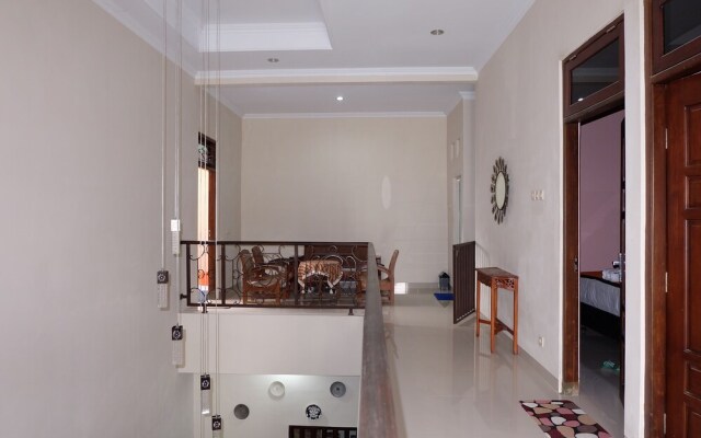 Simply Homy Guest House UTY Kronggahan