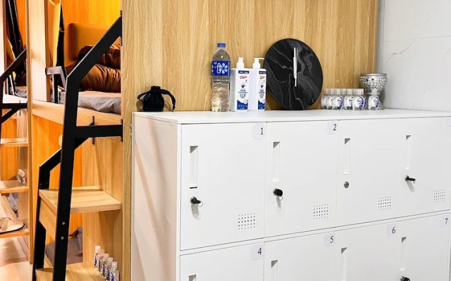 Waveflo Hostel