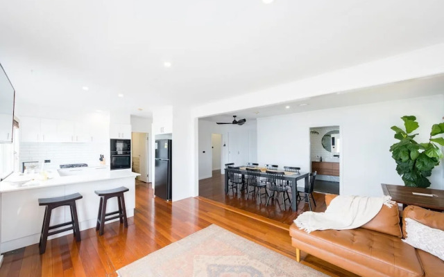 The Happy Pelican Harrington Hotel