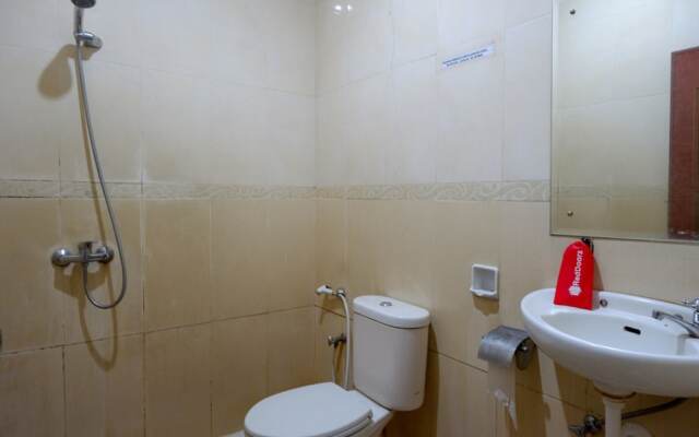 RedDoorz near Monumen Habibi Ainun