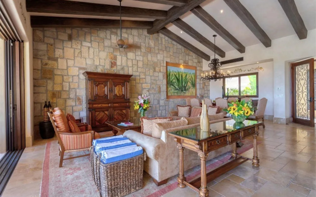 Casa de la Familia 7 Bedroom Contemporary Hacienda Style at Discounted Rate!