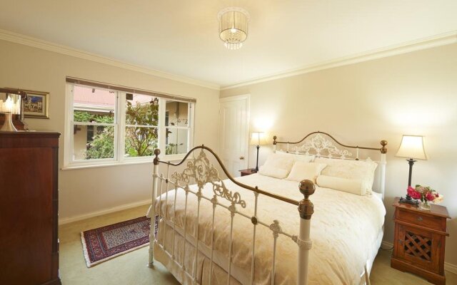 Karri House. Eat - Stay - Love