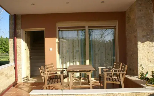 Toroni Guest House