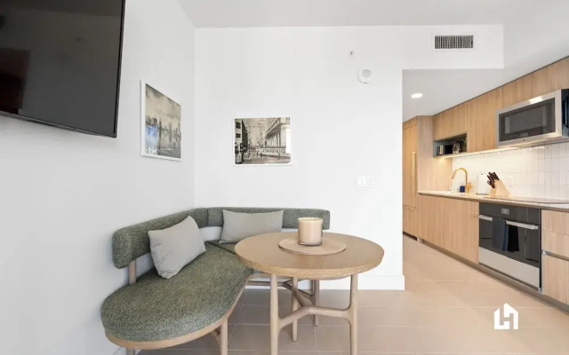 Stylish Apartments with Partial Ocean Views in Downtown
