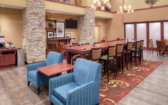 Hampton Inn & Suites Plymouth