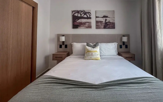 Spectacular Golf Front 3BR Apartment!