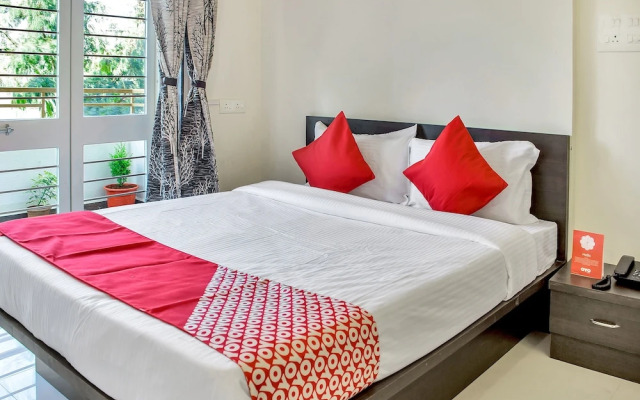 OYO 12042 Green Olives Apartments