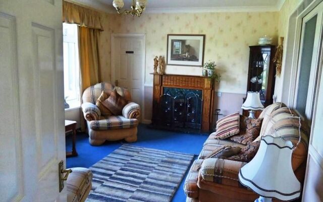 Heather Lodge Country House