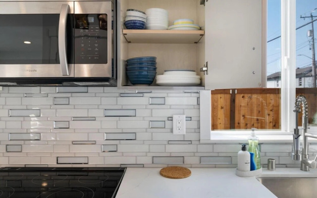 2BR Modern Gem Private Yard by Recreation