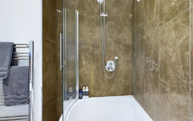2br-sleeps4-citycentre-freeparking