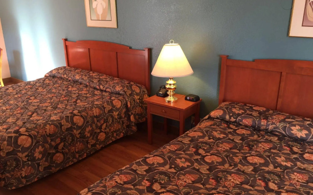 Long House Alaskan Hotel