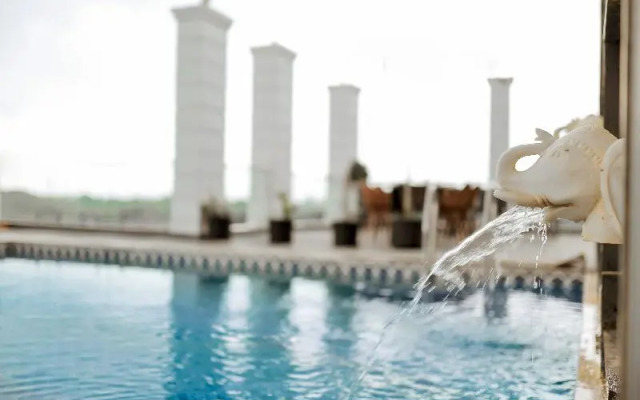 Revaas Lake View Boutique Hotel