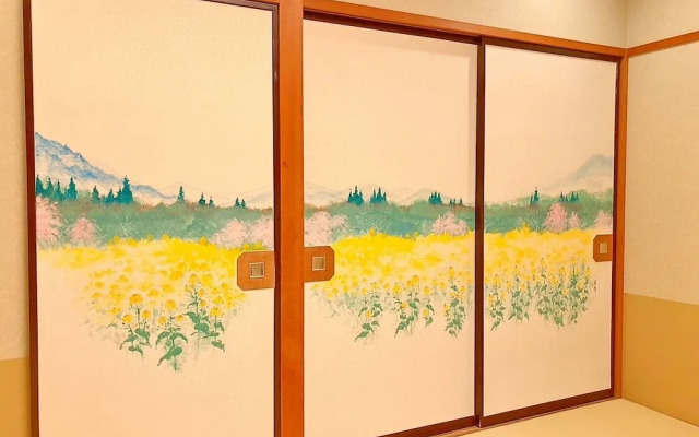 Hotel Hoho "A hotel overlooking the Echigo Plain and the Yahiko mountain range"