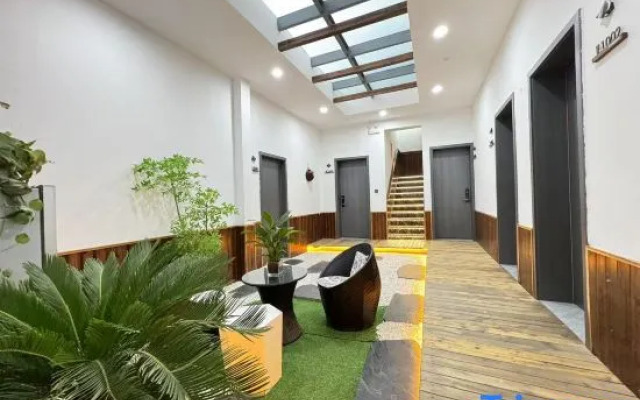 Terracotta Army Theme Apartment