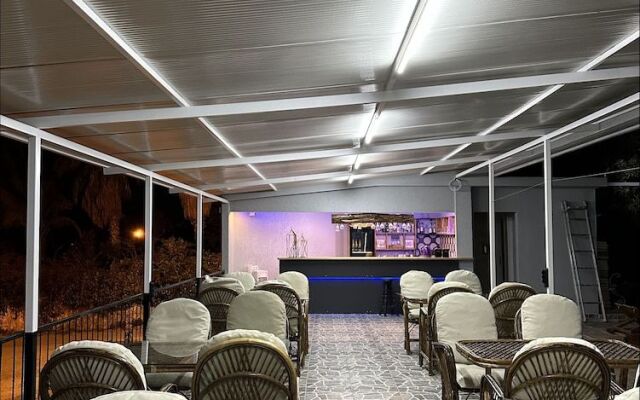 Era Holiday Hotel