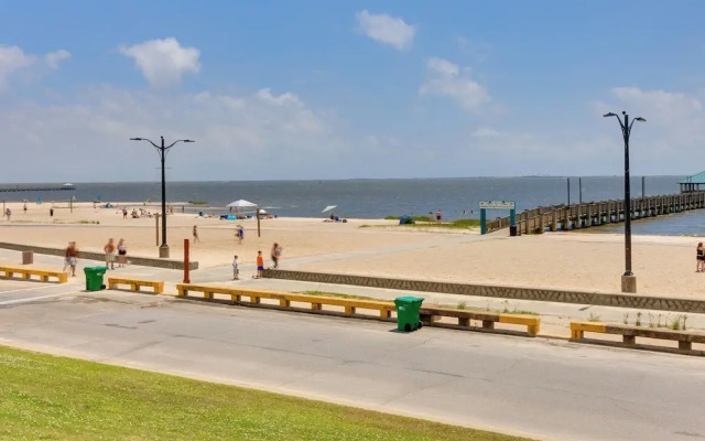 Chic Ocean Springs Vacation Rental Near Downtown!