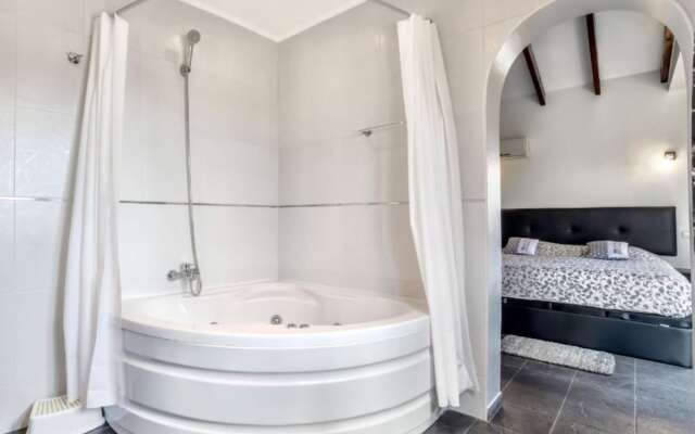 Villa - 3 Bedrooms with Pool and WiFi - 106411