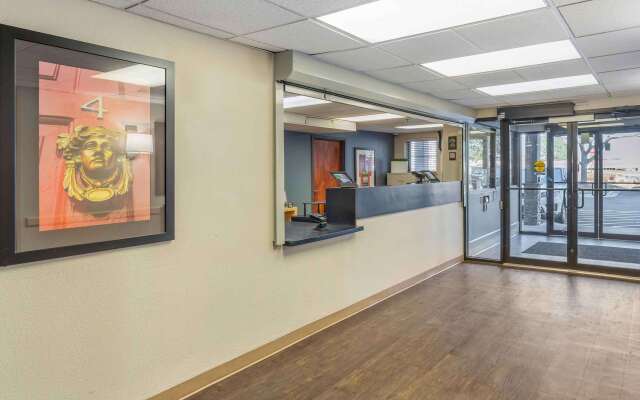 Extended Stay America Select Suites Chicago Downers Grove