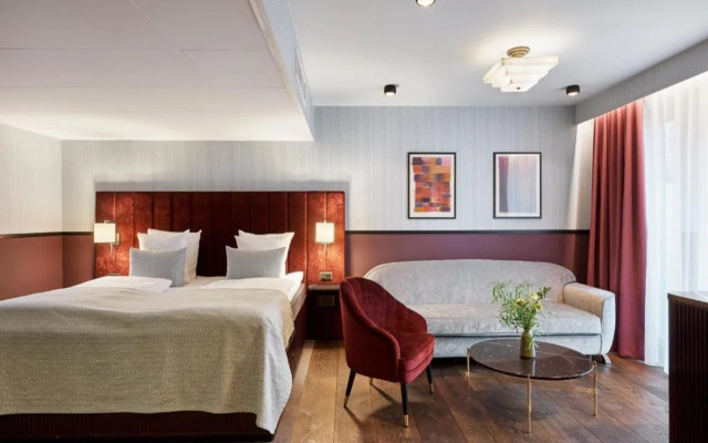 Hypernym Hotel & Suites