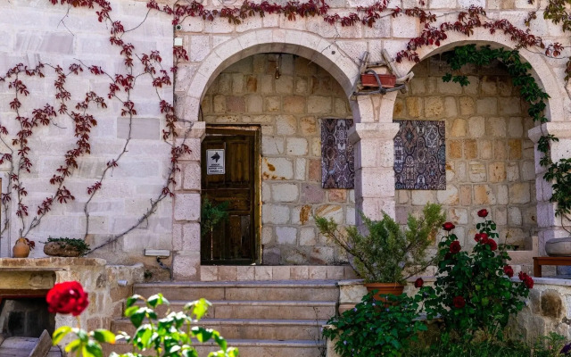Sinasos Palace Cave Hotel