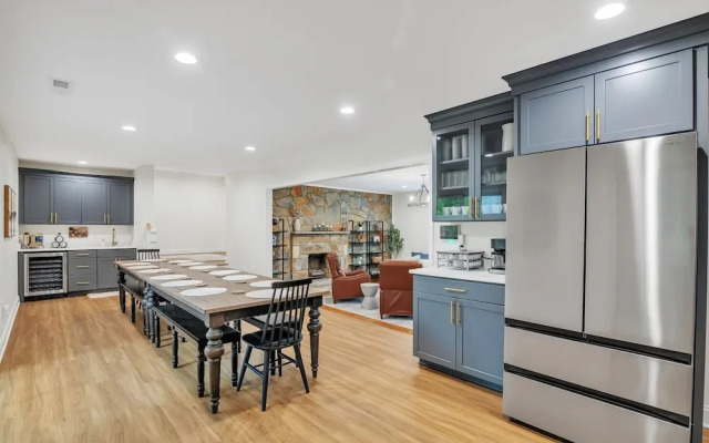 Woodhaven: Your Serene Countryside Escape 5 Bedroom Farmhouse by RedAwning