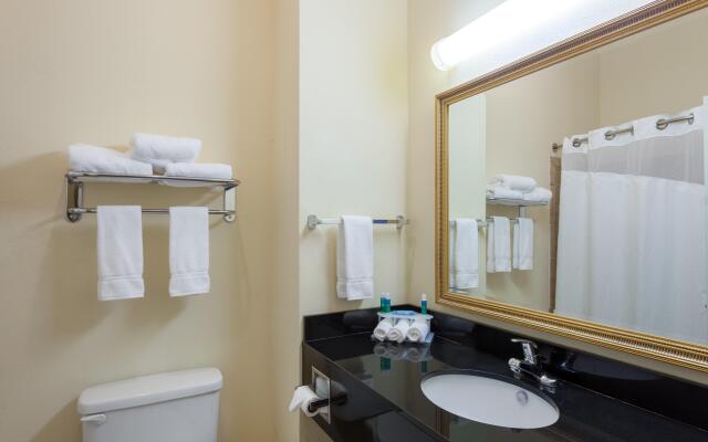 Holiday Inn Express Hotel & Suites Clarksville, an IHG Hotel